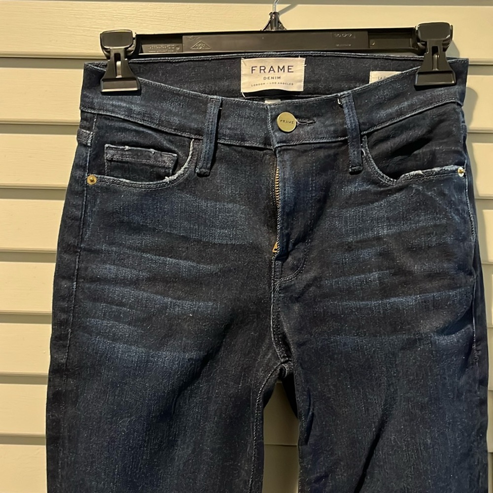FRAME. dark wash skinny jeans with opening at ankle. Size 25. Perfect condition